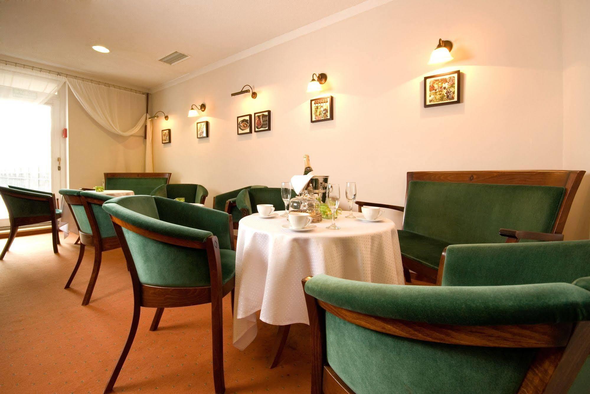 Maxymilian Unique Hotel - Adults Only Kołobrzeg Exteriör bild
